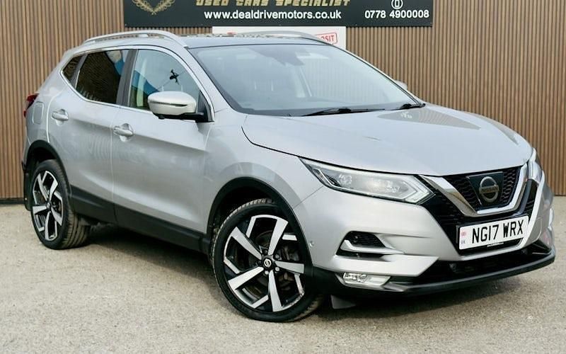 Used Nissan Qashqai Tekna 131 HP (96 kW) 2017 Silver SUV