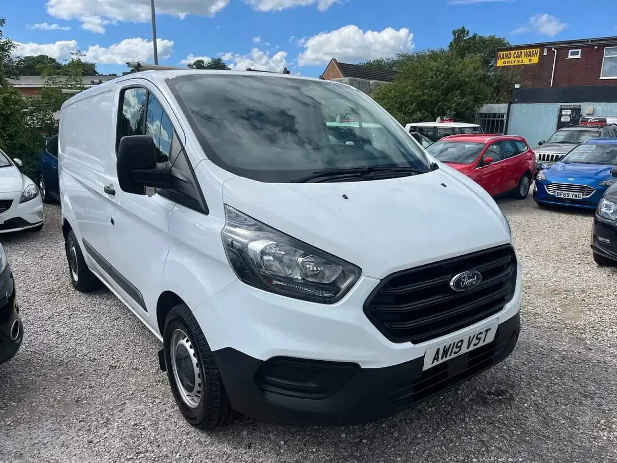 Used Ford Transit Custom 105 HP (77 kW) 2019 White Van