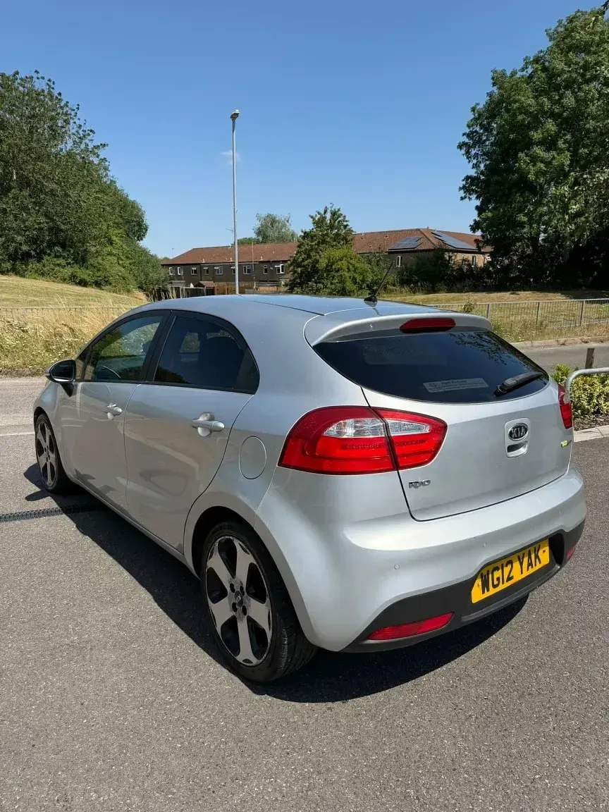 Used Kia Rio 90 HP (66 kW) 2012 Silver Hatchback
