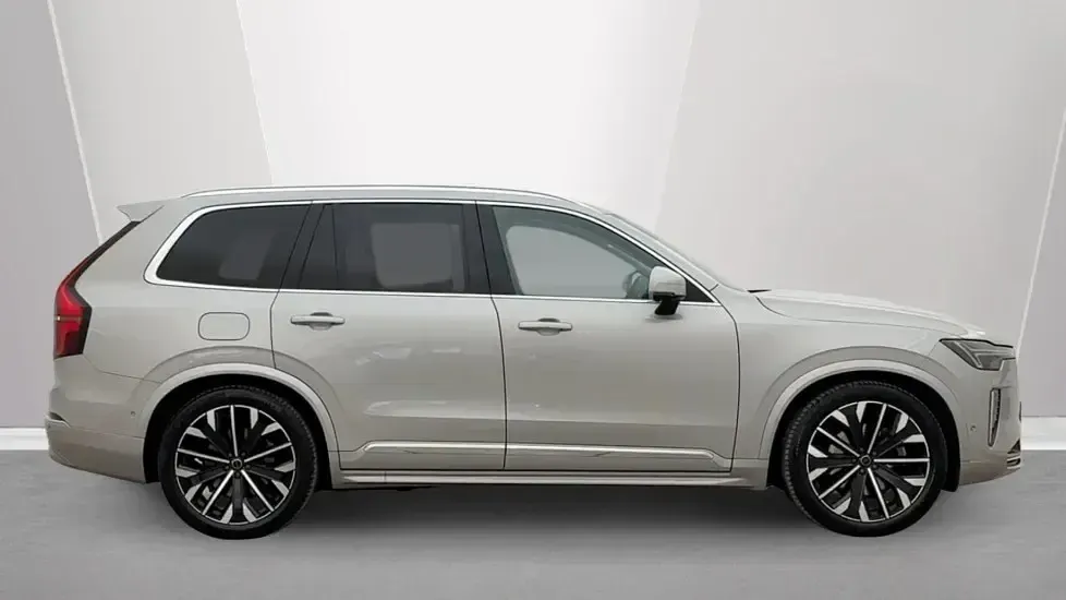Used Volvo XC90 Ultra 250 HP (183 kW) 2025 Metallic  silver dawn SUV