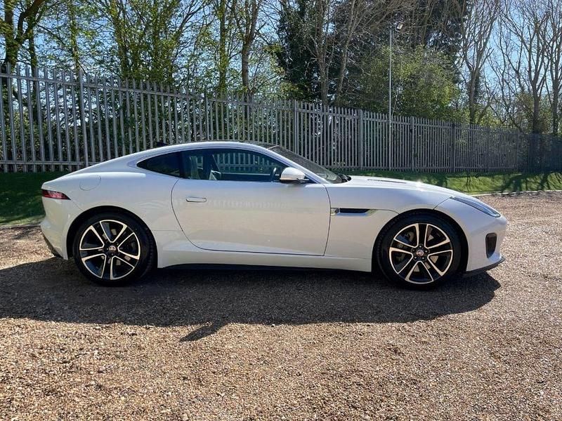 Usado Jaguar F-Type R-Dynamic 340 HP (250 kW) 2017 Branco Coupé
