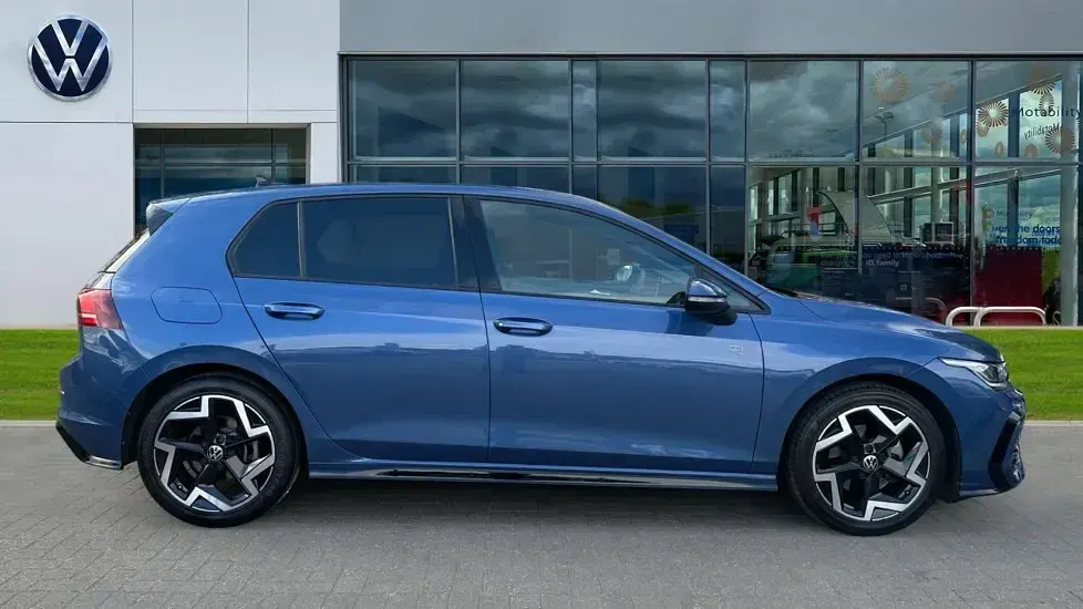 Used VW Golf VIII R-line 150 HP (110 kW) 2025 Georgia blue metallic