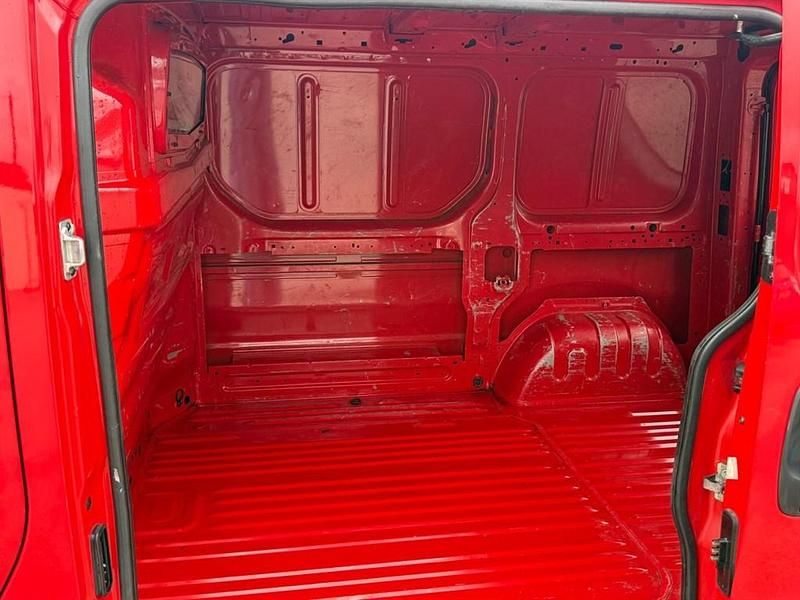 Used Renault Trafic 115 HP (84 kW) 2010 Red MPV