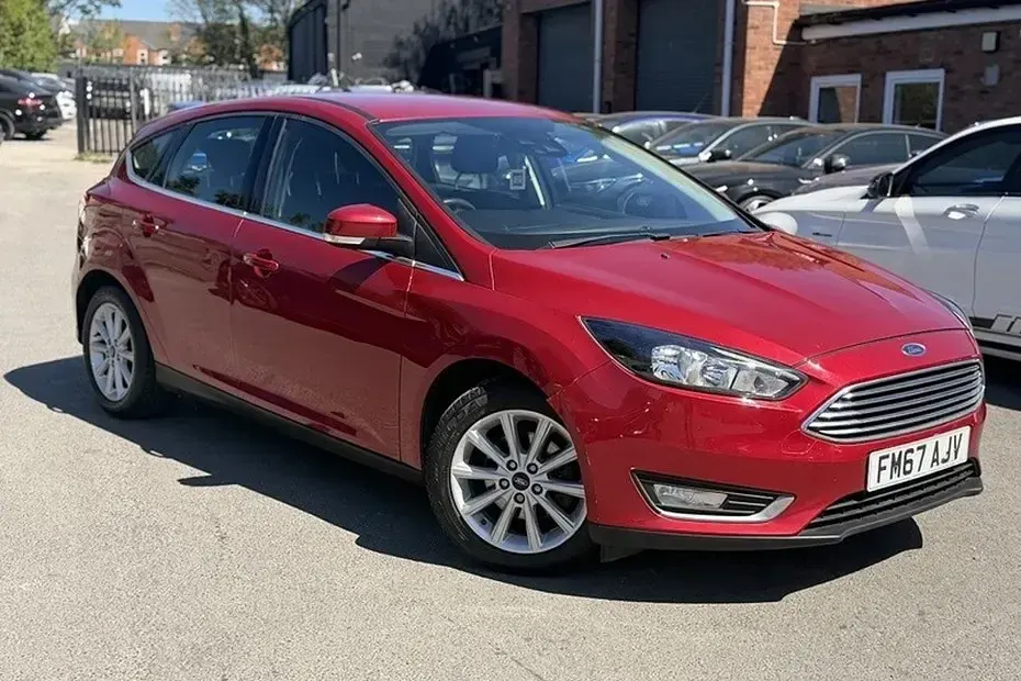 Używany Ford Focus Titanium 125 KM (91 kW) 2018 Czerwony Hatchback