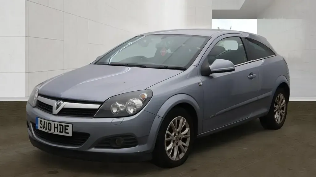 Used Vauxhall Astra SRi 140 HP (102 kW) 2010 Silver Hatchback