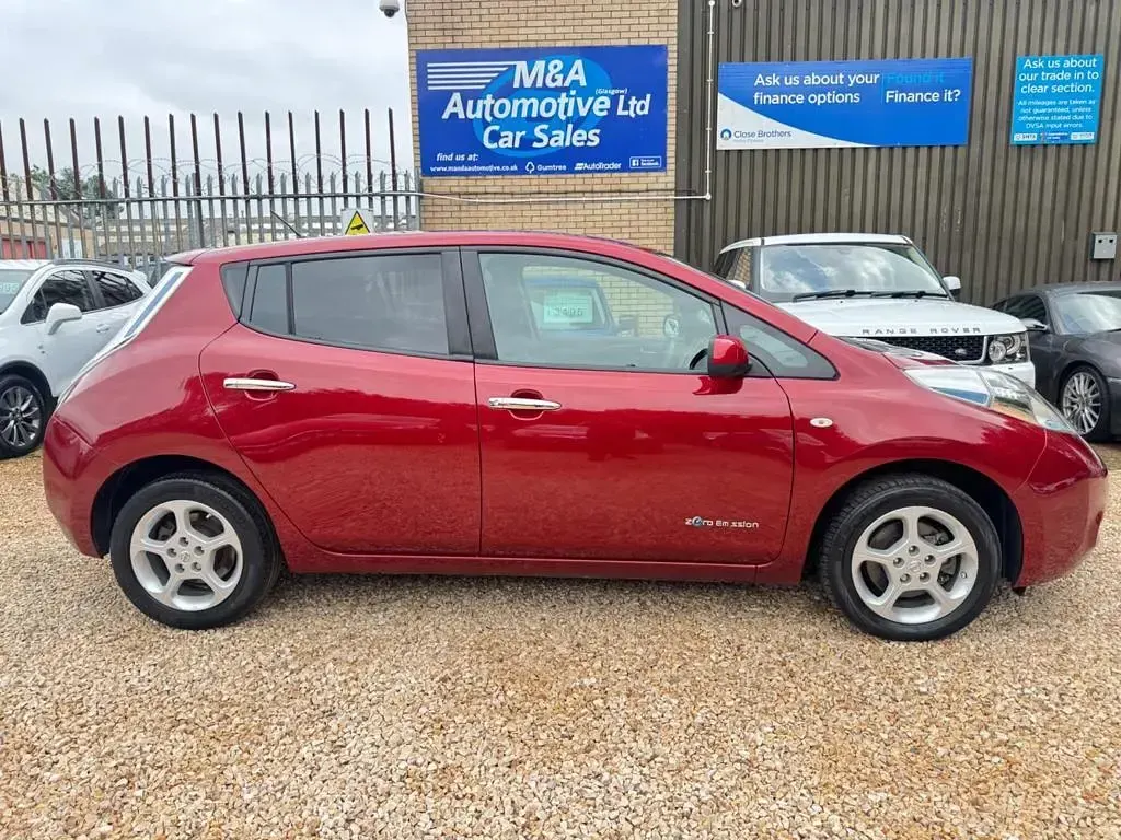 Used Nissan Leaf Acenta 80 kW (109 HP) 2015 Red Hatchback
