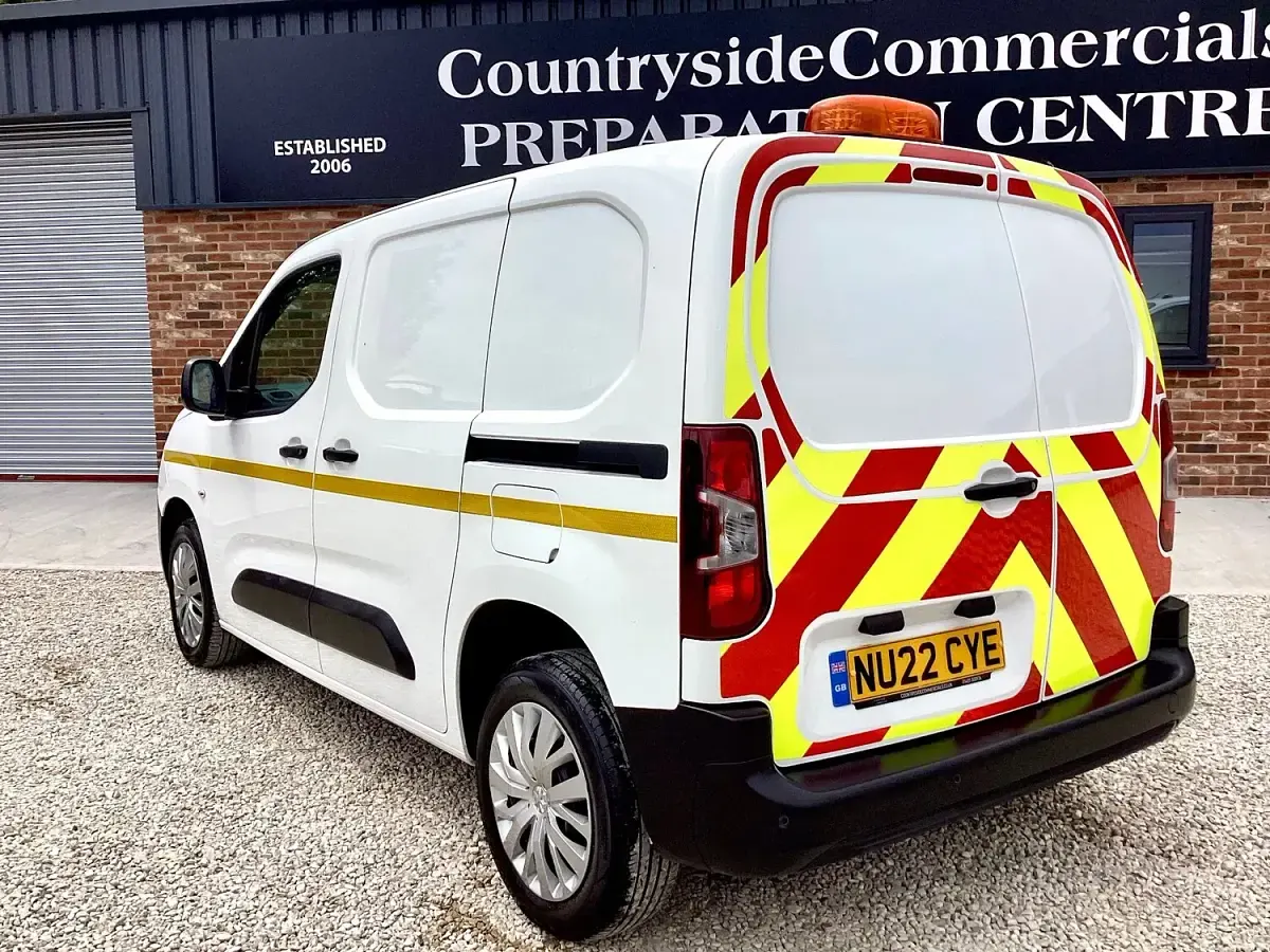 Used Peugeot Partner Premium 100 HP (73 kW) 2022 White MPV