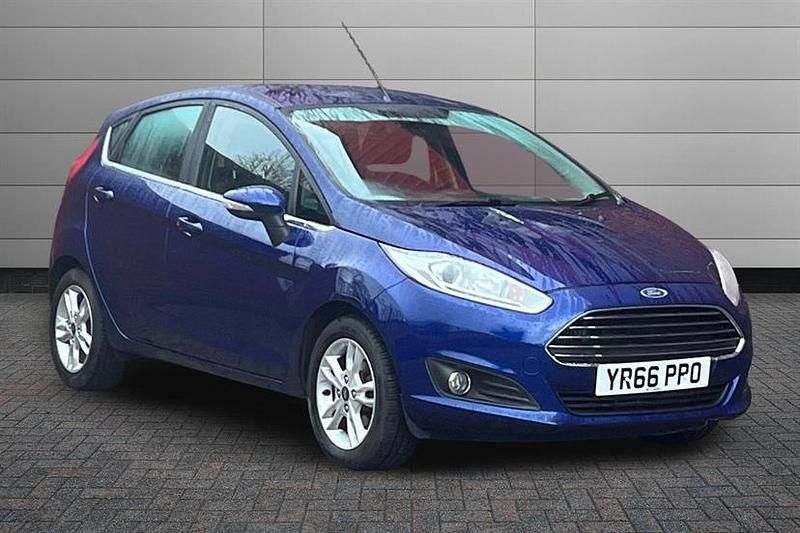 Used Ford Fiesta Zetec 100 HP (73 kW) 2016 Deep impact blue Hatchback