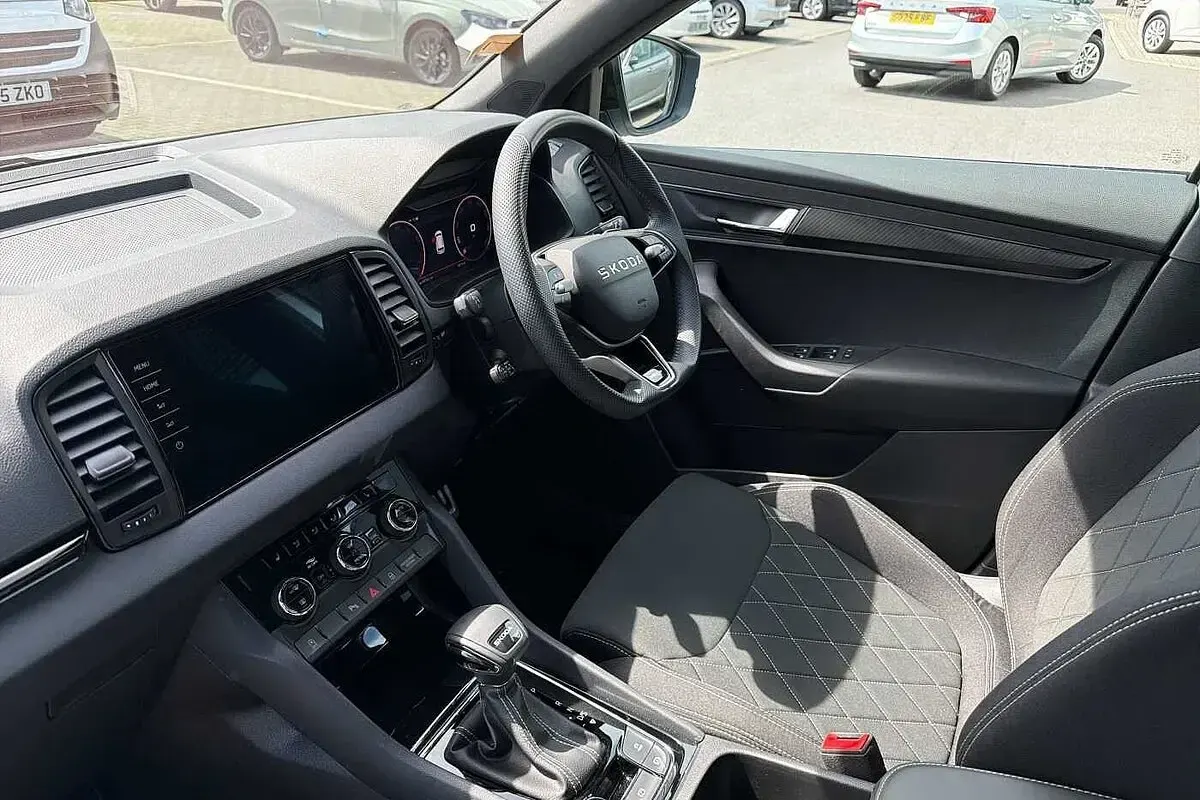 Used Skoda Karoq SportLine 110 HP (80 kW) 2025 Brilliant silver metallic SUV