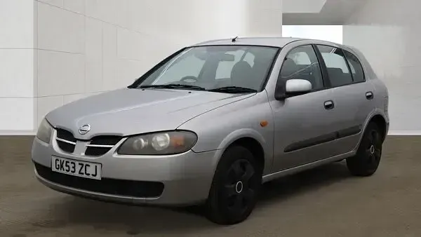 Used Nissan Almera SE 114 HP (83 kW) 2003 Silver Hatchback