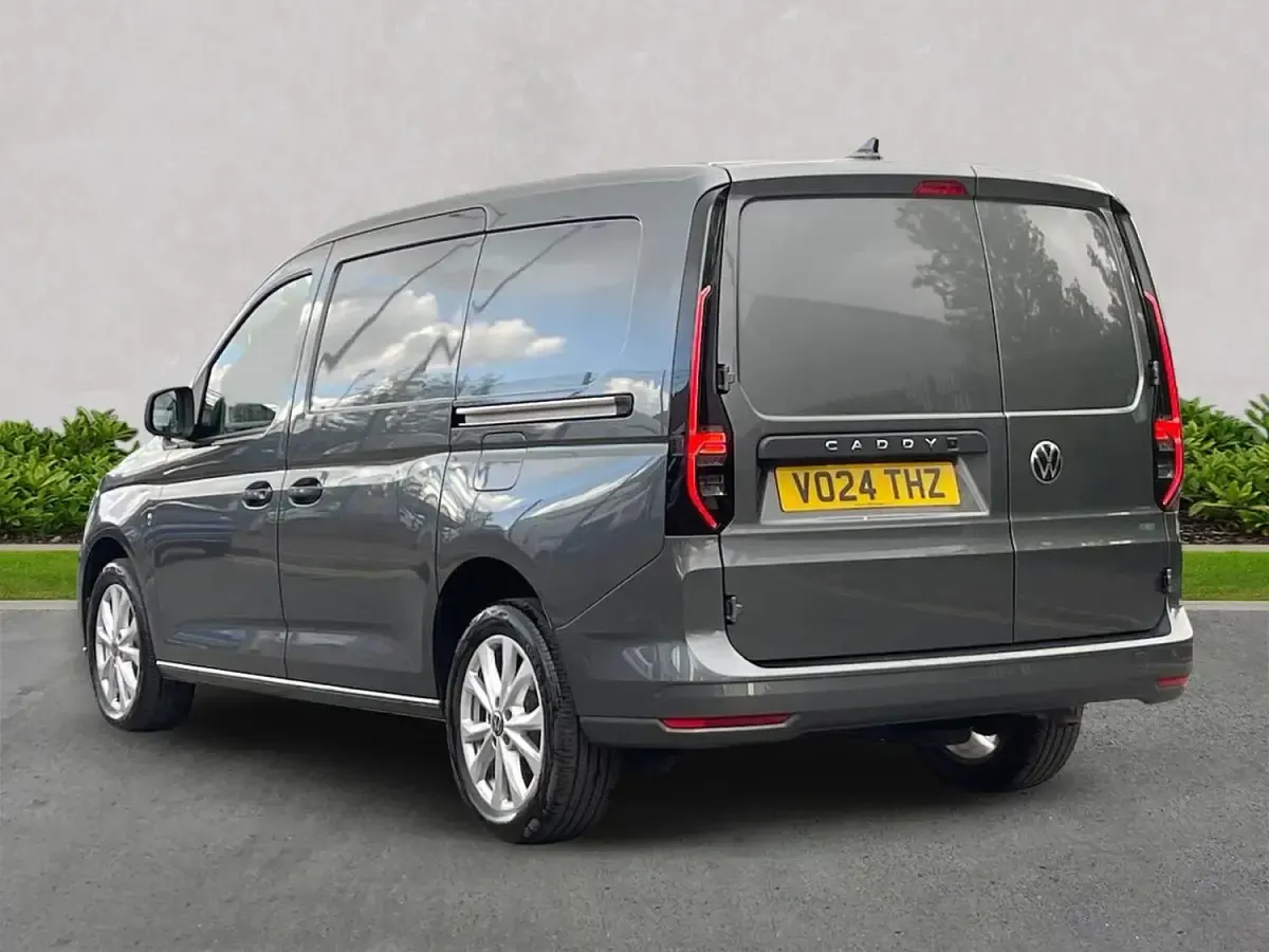 Usado VW Caddy Pro 102 HP (75 kW) 2024 Cinzento Monovolume