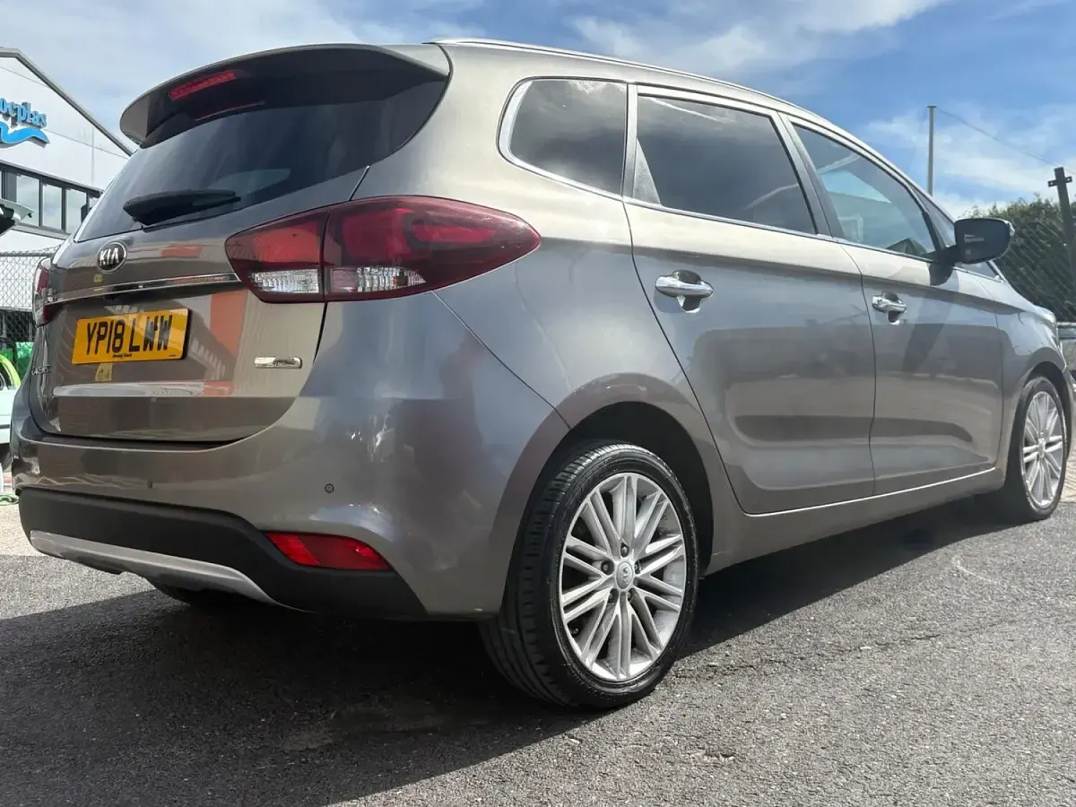 Used Kia Carens 139 HP (102 kW) 2018 Silver MPV
