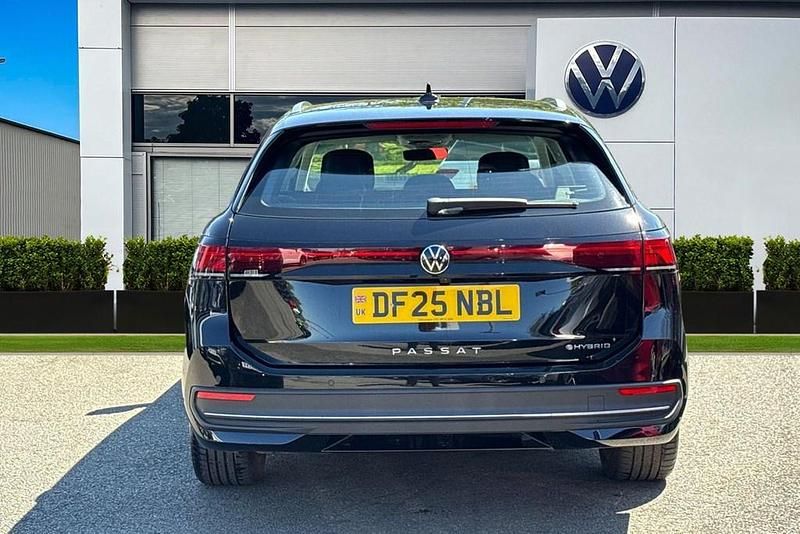 Usado VW Passat Life 204 HP (150 kW) 2025 Preto Carrinha