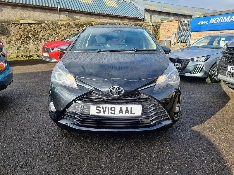 Used Toyota Yaris 107 HP (78 kW) 2019 Black Hatchback