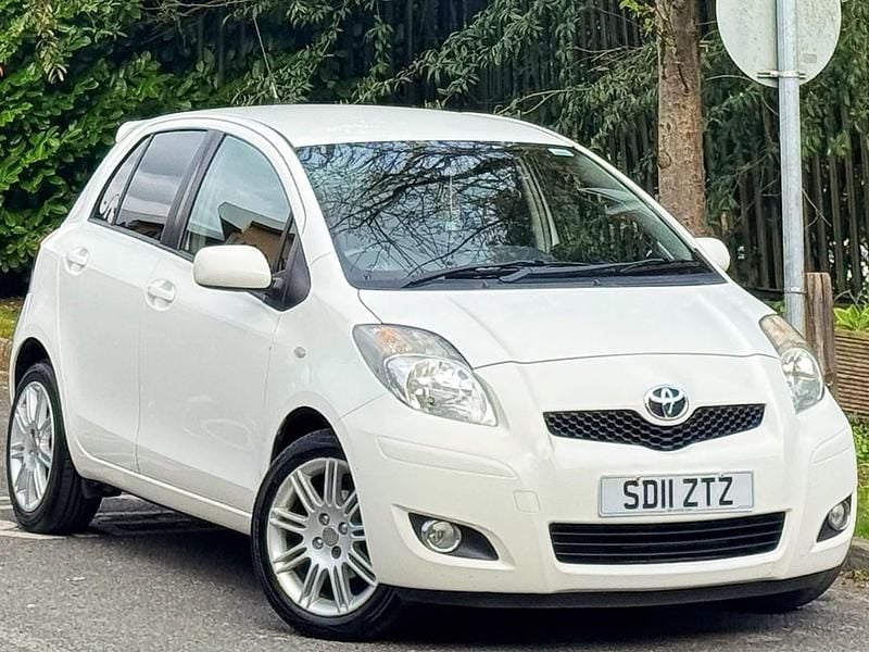 Used Toyota Yaris SR 2011 White Hatchback