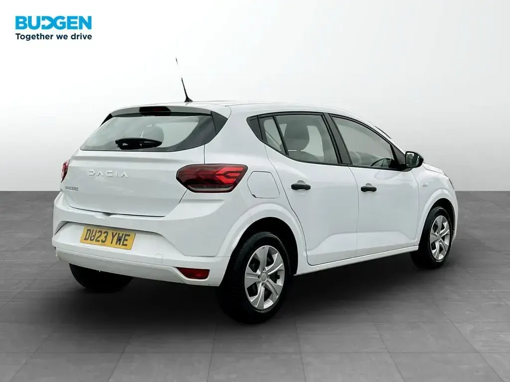 Used Dacia Sandero Essentiel 91 HP (66 kW) 2023 White Hatchback