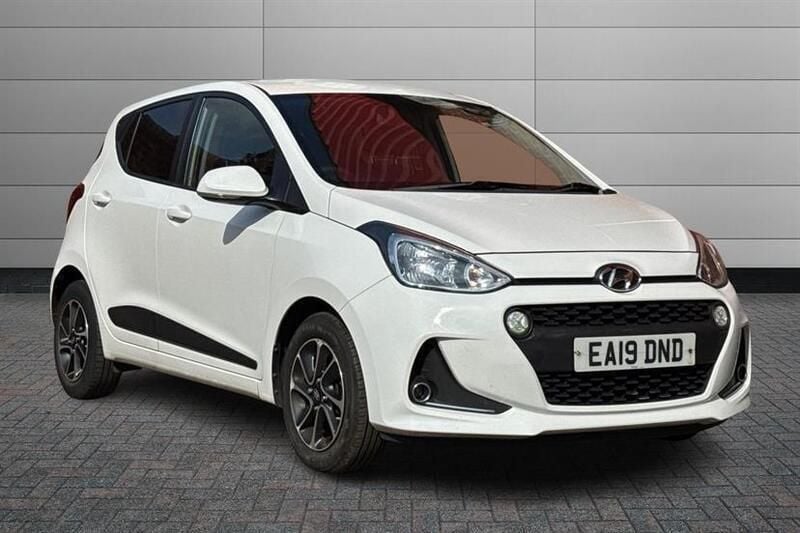 Polar white Used 2019 Hyundai i10 Premium Hatchback | £7,195 (Fair price) - Image 1/4