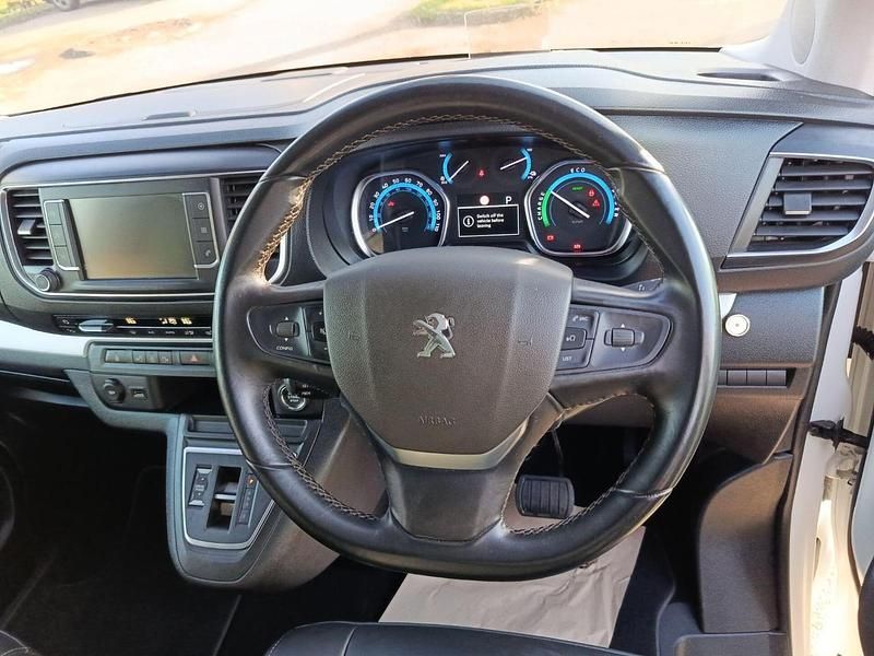 Used Peugeot e-Traveller Allure 98 kW (134 HP) 2022 White MPV