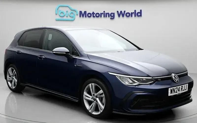 Second-hand VW Golf VIII R-line 150 CP (110 kW) 2023 Hatchback