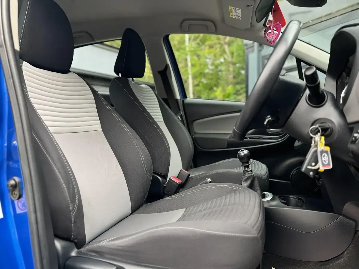 Used Toyota Yaris 2017 Blue Hatchback