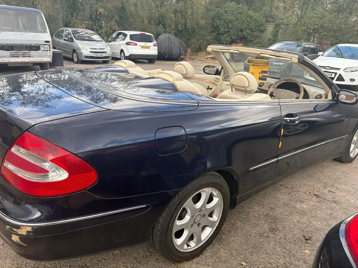 Used Mercedes CLK320 Elegance 218 HP (160 kW) 2004 Blue Cabriolet
