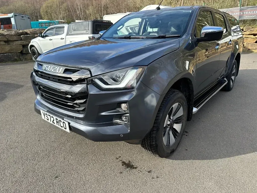 Used Isuzu D-Max 163 HP (119 kW) 2023 Grey Pickup
