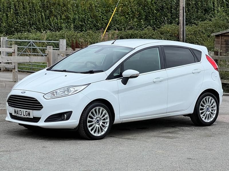 White Used 2013 Ford Fiesta Titanium Hatchback | £2,795 (Fair price) - Image 1/3