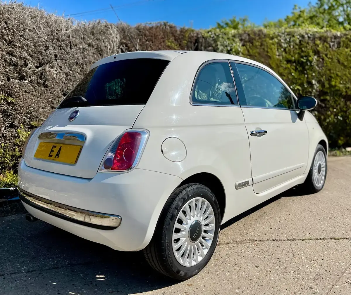 Used Fiat 500 Lounge 69 HP (50 kW) 2011 White Hatchback