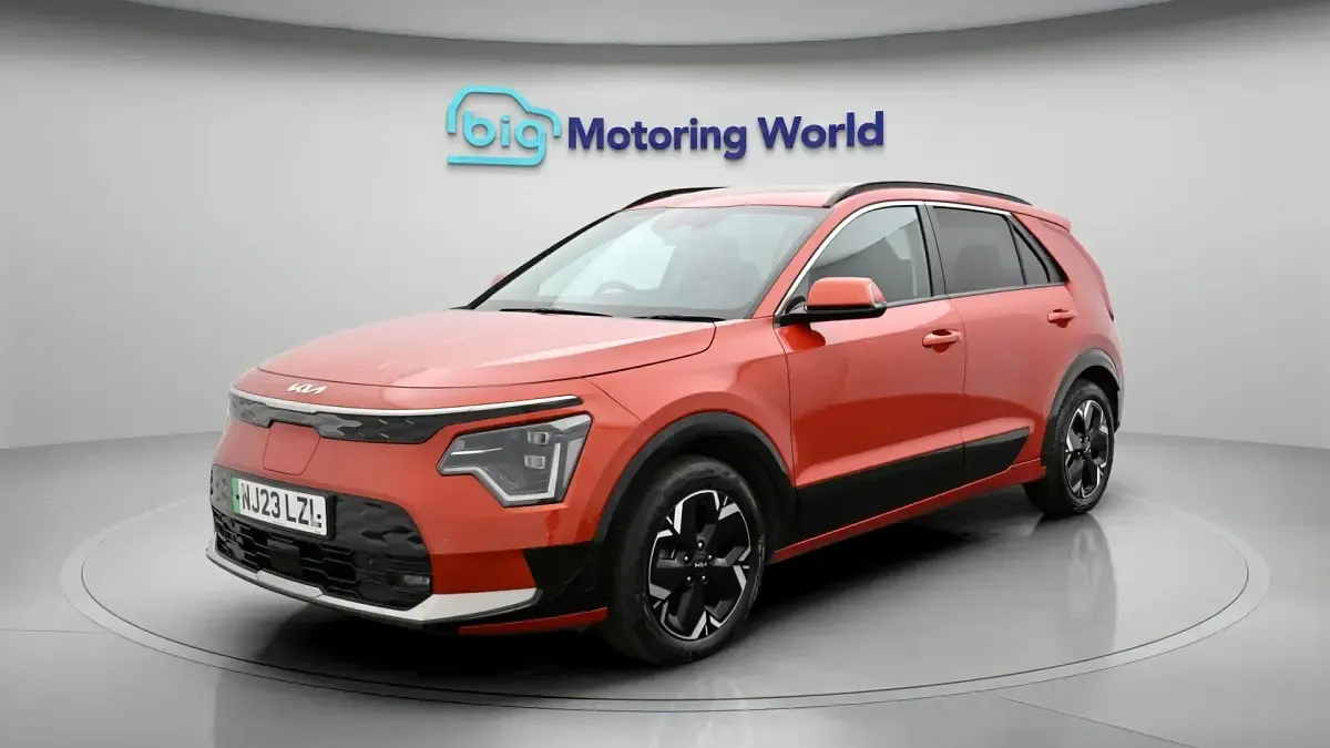 Used Kia e-Niro 147 kW (201 HP) 2023 Orange SUV