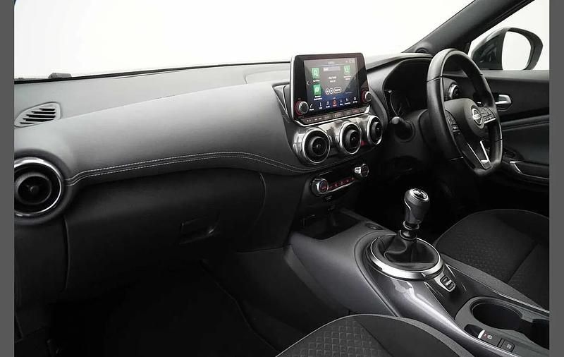 Used Nissan Juke N-Connecta 112 HP (82 kW) 2021 Silver SUV