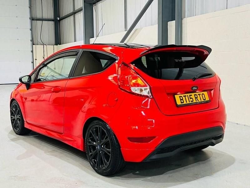 Used Ford Fiesta Zetec 140 HP (102 kW) 2015 Red Hatchback