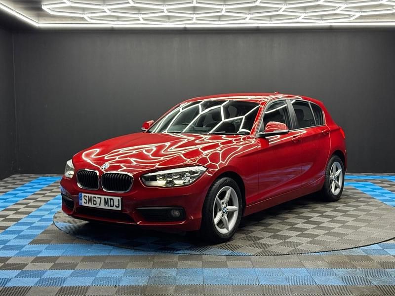 Begagnad BMW 118 2018 Röd Halvkombi