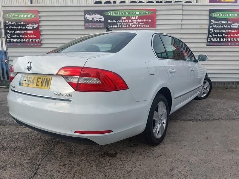 Used Skoda Superb LAURIN & KLEMENT 2014 White Hatchback