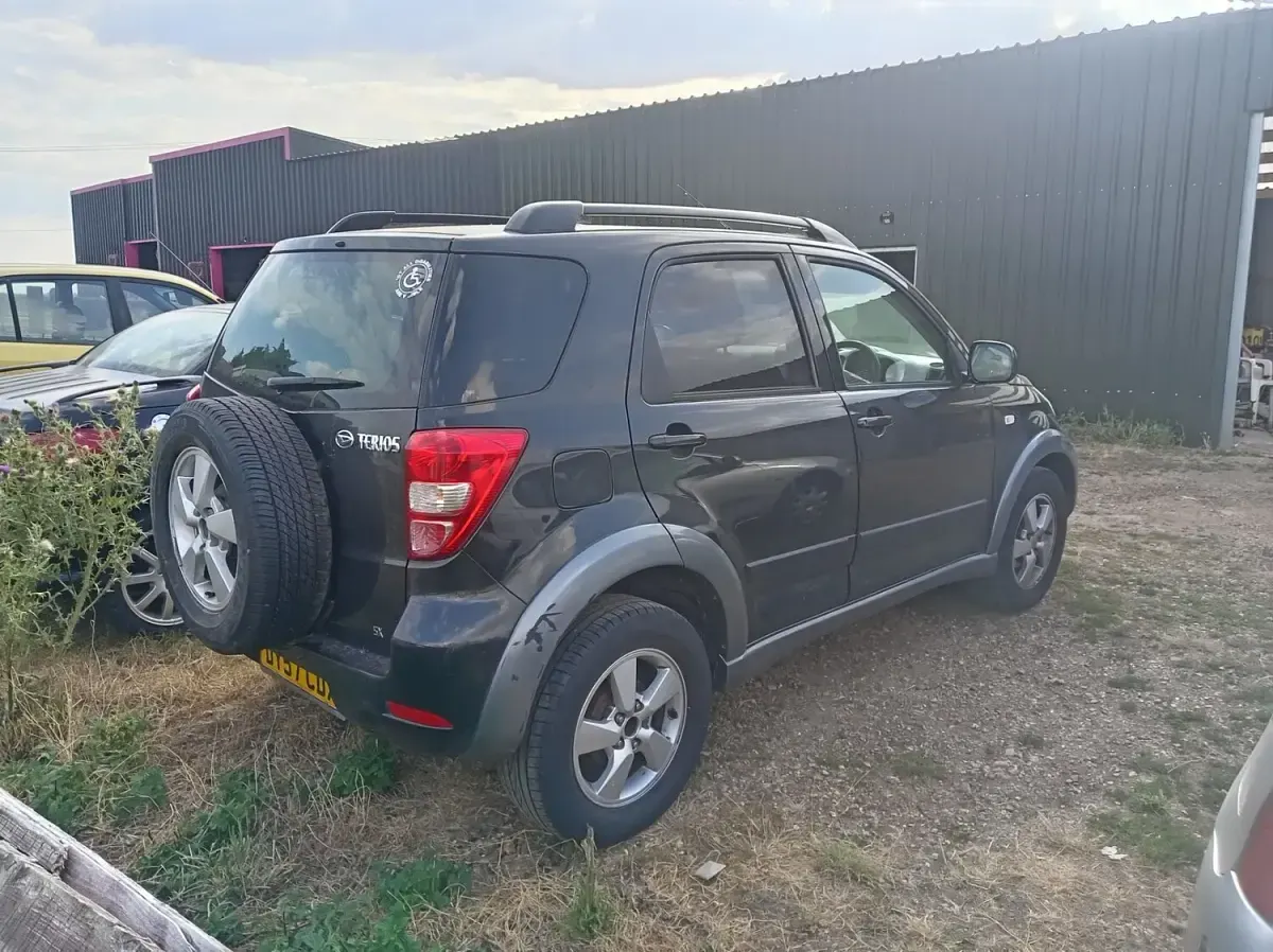 Used Daihatsu Terios 105 HP (77 kW) 2007 Black SUV