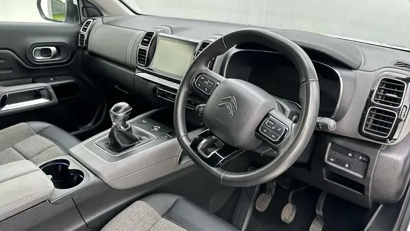 Used Citroën C5 Shine 130 HP (95 kW) 2022 White Hatchback