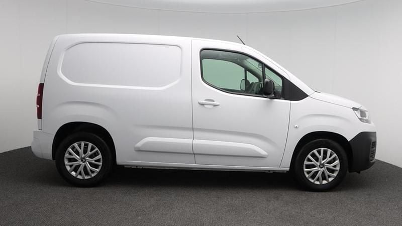 White Used 2024 Citroën e-Berlingo MPV | £14,499 (A bit pricey) - Image 1/4
