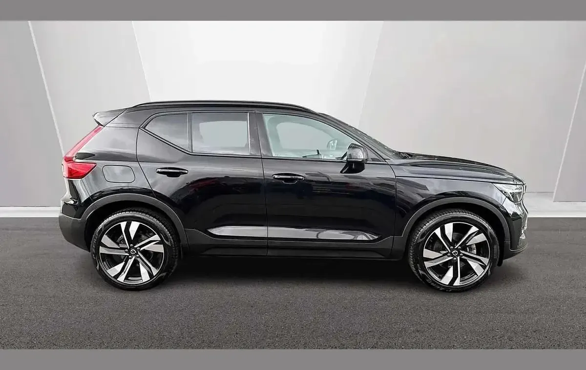Used Volvo XC40 Plus 194 HP (142 kW) 2025 Black SUV