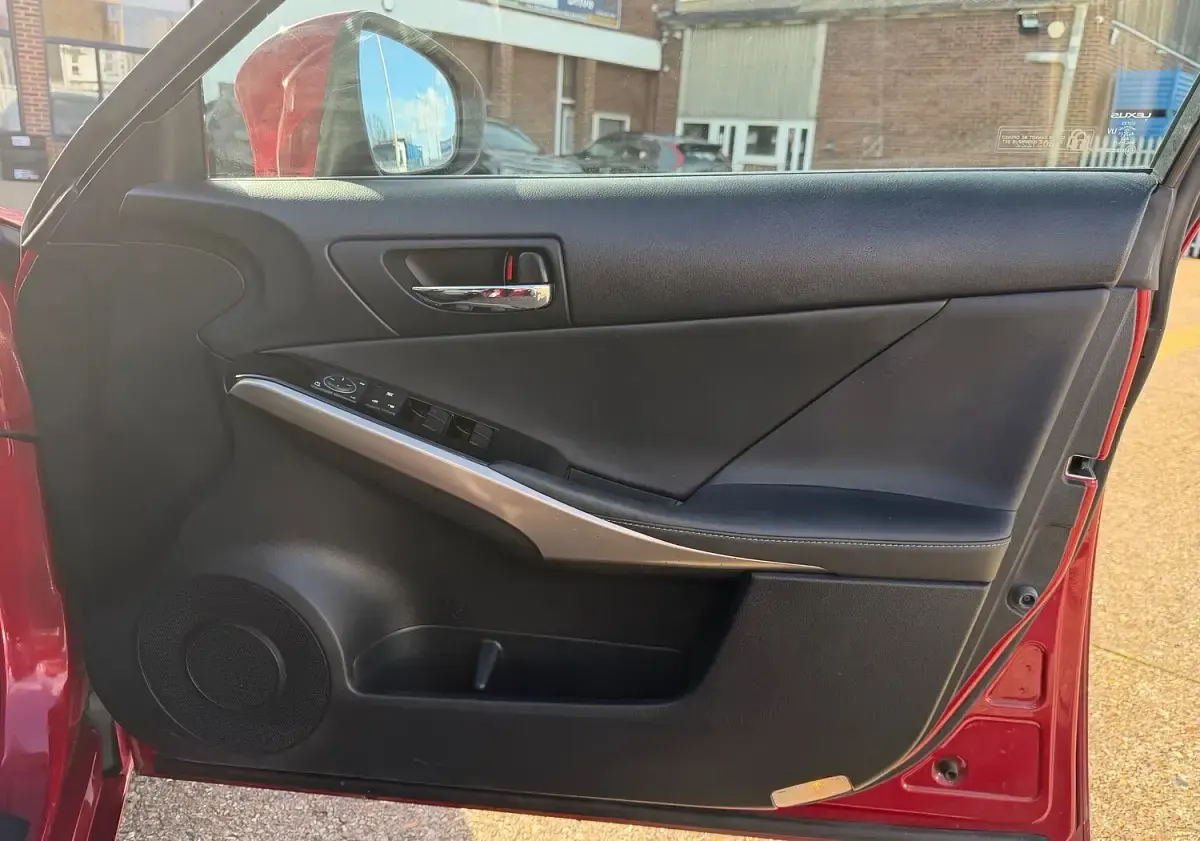Used Lexus IS300h Executive Line 223 HP (164 kW) 2016 Red Sedan