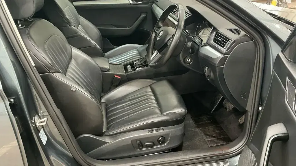 Used Skoda Superb SE Technology 150 HP (110 kW) 2019 Grey Estate