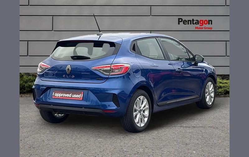 Used Renault Clio V Evolution 140 HP (102 kW) 2025 Blue Hatchback