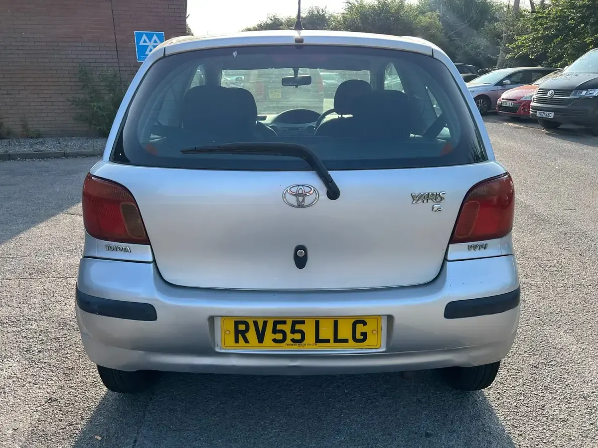 Used Toyota Yaris T2 65 HP (47 kW) 2005 Silver Hatchback
