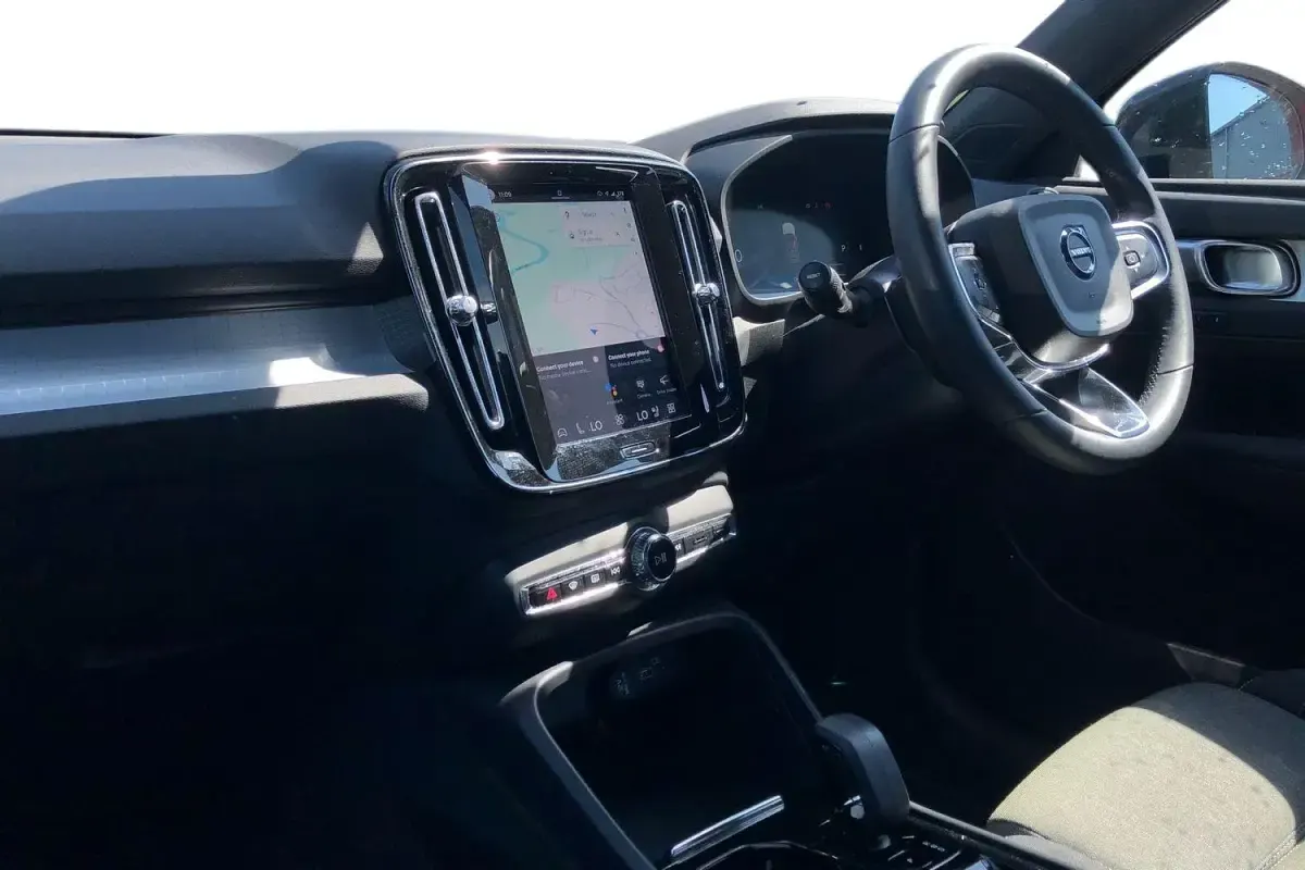 Used Volvo XC40 Plus 163 HP (119 kW) 2023 Red SUV
