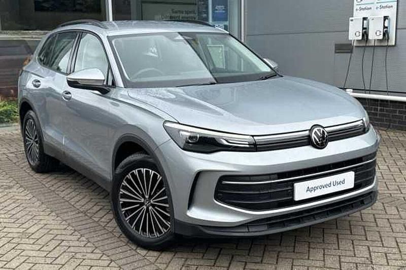 Used 2025 VW Tiguan Life SUV | £29,789 (Expensive) - Image 1/4