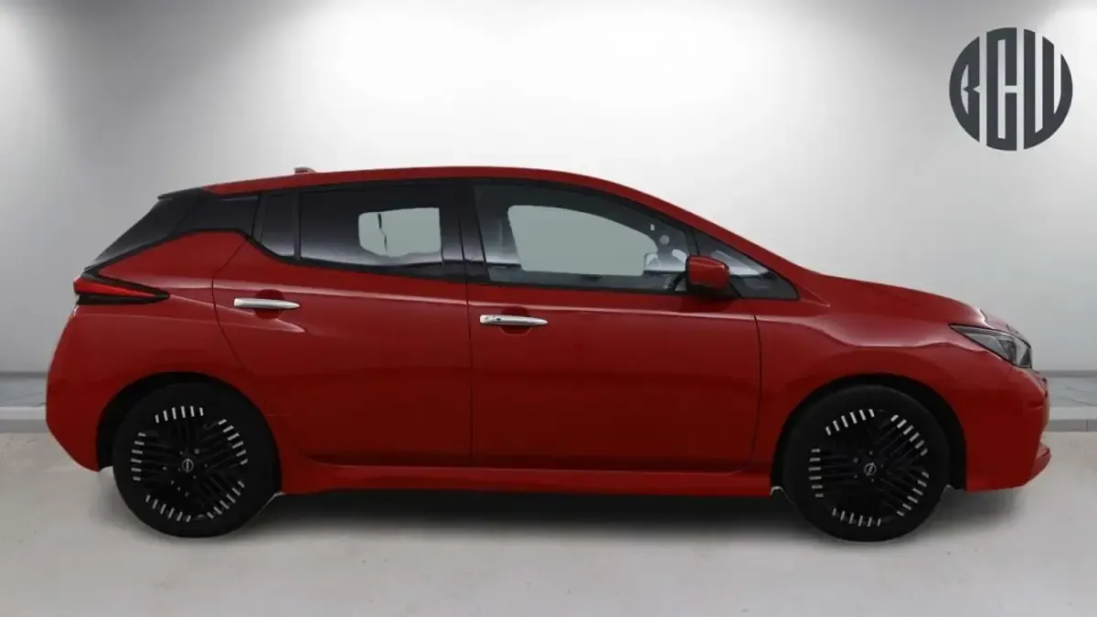 Used Nissan Leaf N-Connecta 110 kW (150 HP) 2022 Red Hatchback