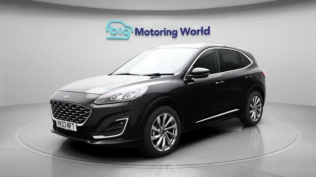 Usado Ford Kuga Vignale 190 HP (139 kW) 2023 Preto SUV