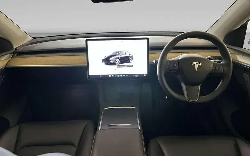 Used Tesla Model Y Long Range AWD 286 kW (389 HP) 2025 SUV