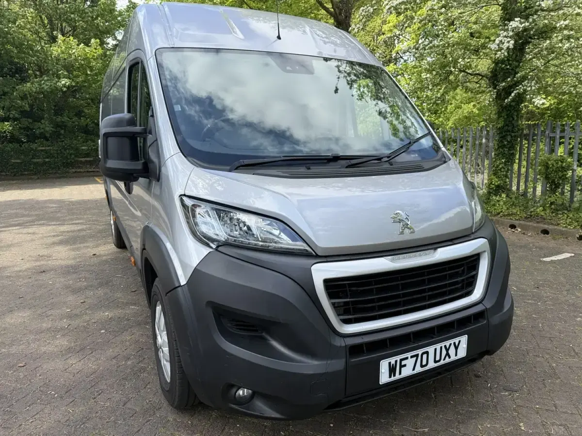 Second-hand Peugeot Boxer 140 CP (102 kW) 2020 Gri Van