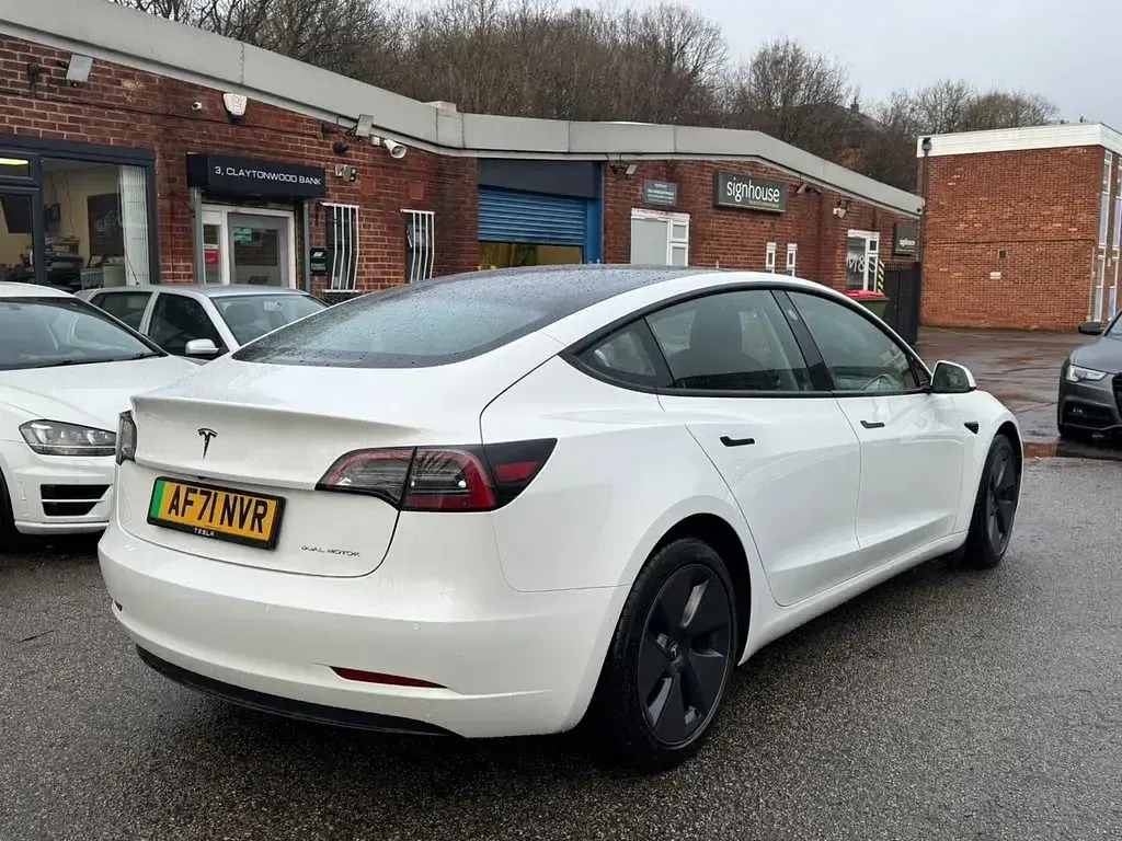 Używany Tesla Model 3 Long Range AWD 366 kW (498 KM) 2021 Biały Sedan/Limuzyna