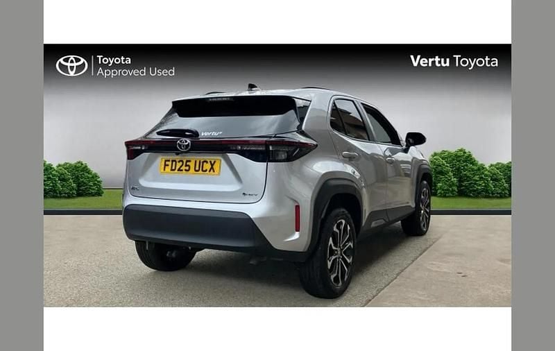 Used Toyota Yaris Cross Design 113 HP (83 kW) 2025 Silver SUV