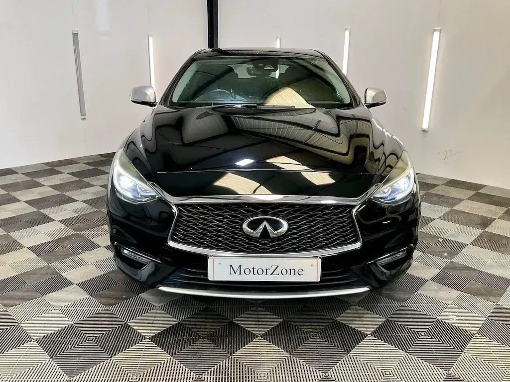 Used Infiniti Q30 Business Executive 109 HP (80 kW) 2017 Black Hatchback